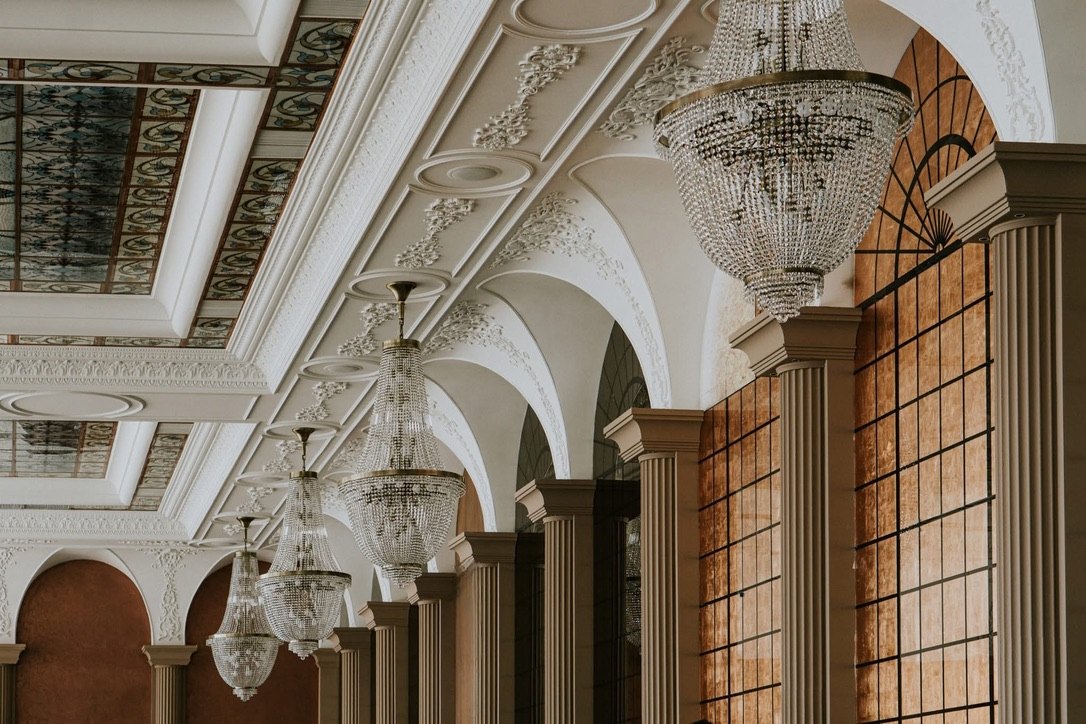 Palazzo Grand Hall: coloane, cornișe și ornamente de tavan West Arhitectural