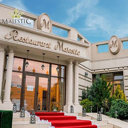 Salon Majestic, Oradea: fațadă cu ornamente West Arhitectural