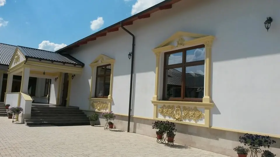Salon Imperio, Sălaj